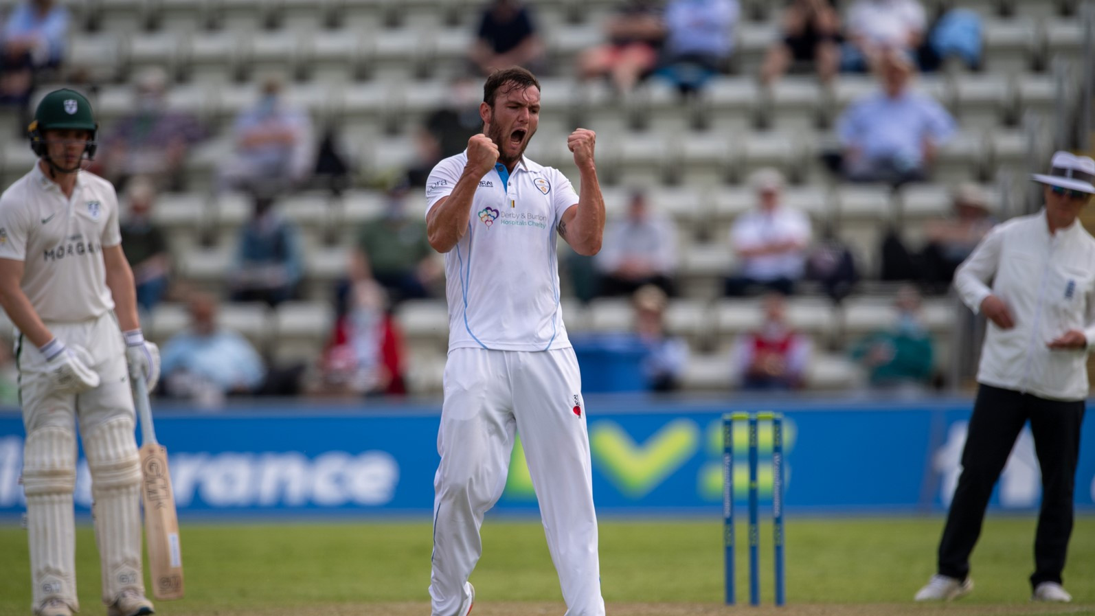 Highlights: Day One vs Worcestershire