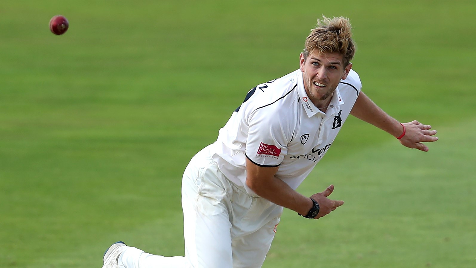 Derbyshire sign Thomson on-loan