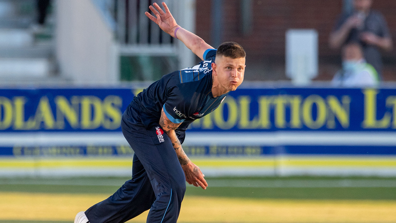 McKerr recalled by Surrey