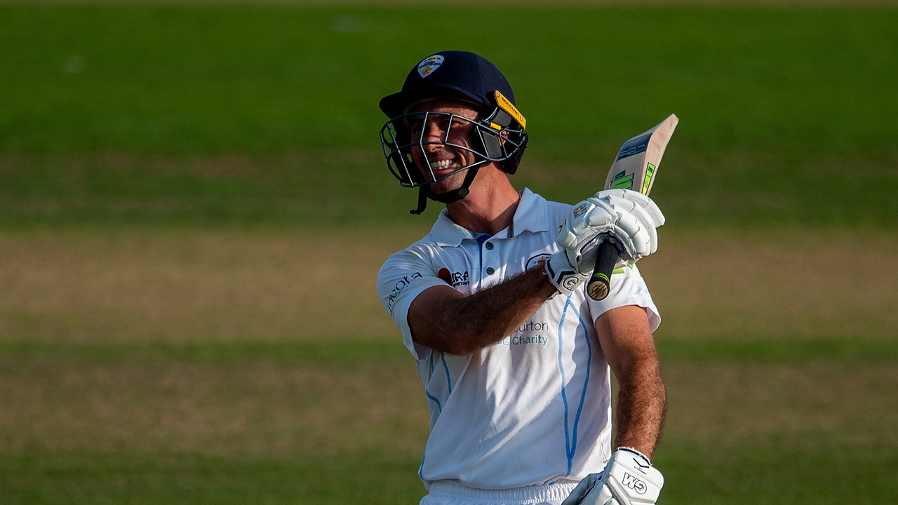 Highlights: Day One vs Sussex