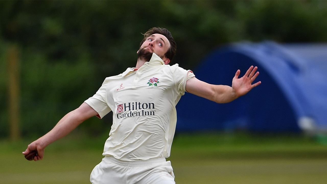 Derbyshire sign fast bowler Moulton on-loan