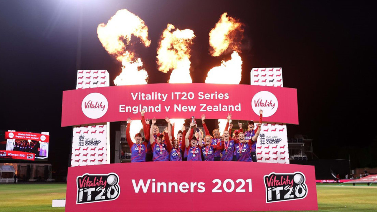 England win last over thriller to seal series