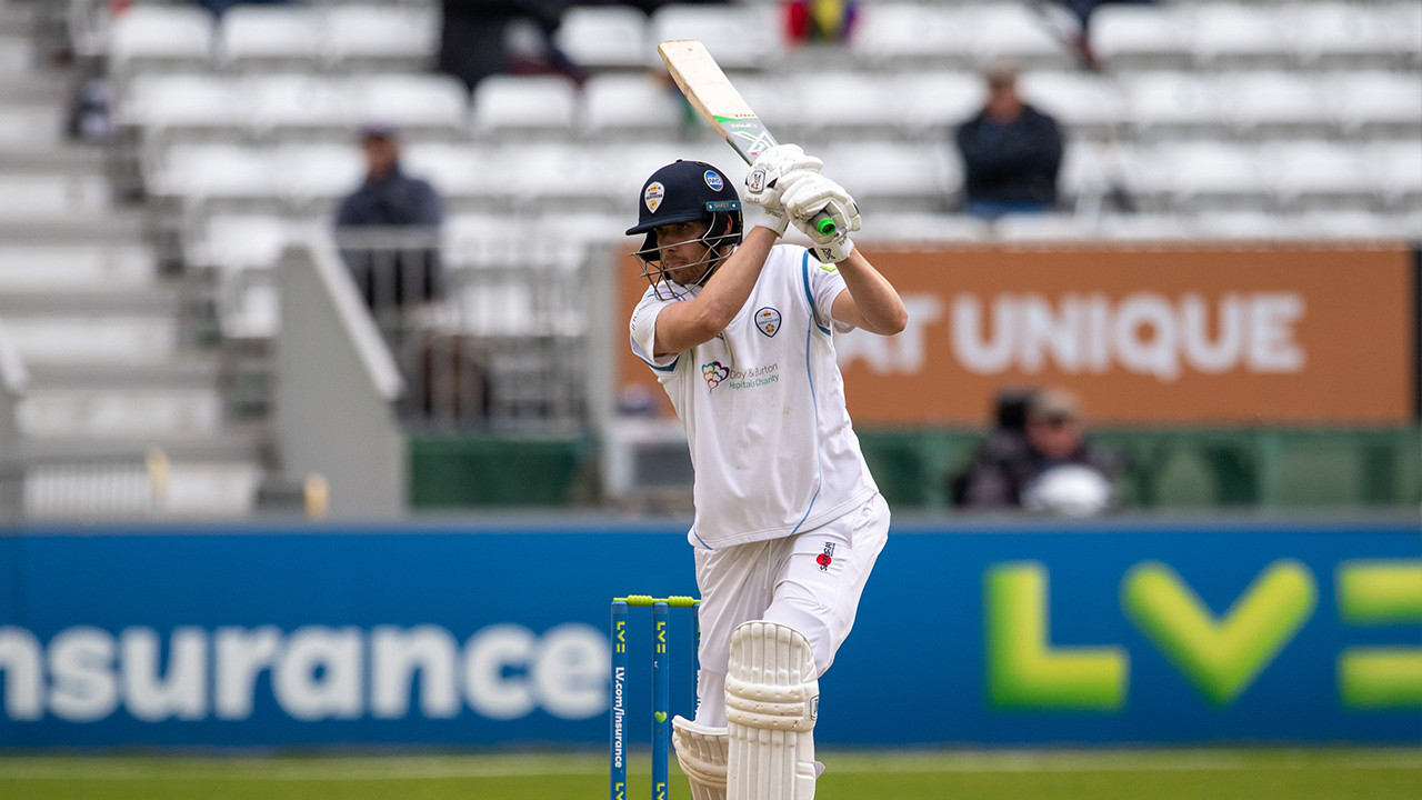 Critchley leaves Derbyshire
