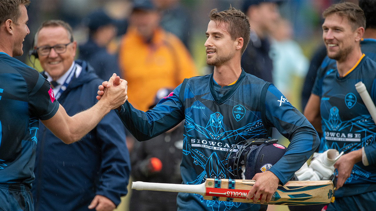 du Plooy signs one-year extension