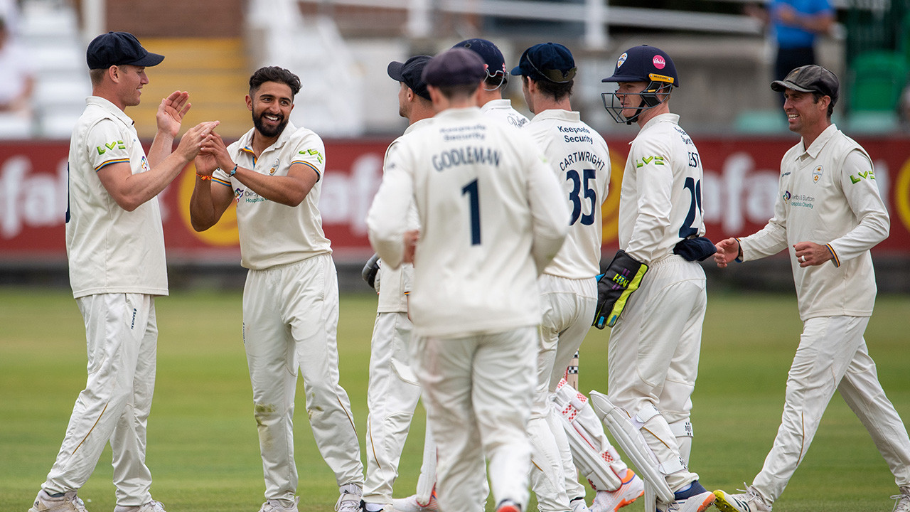 Derbyshire and Durham play out draw