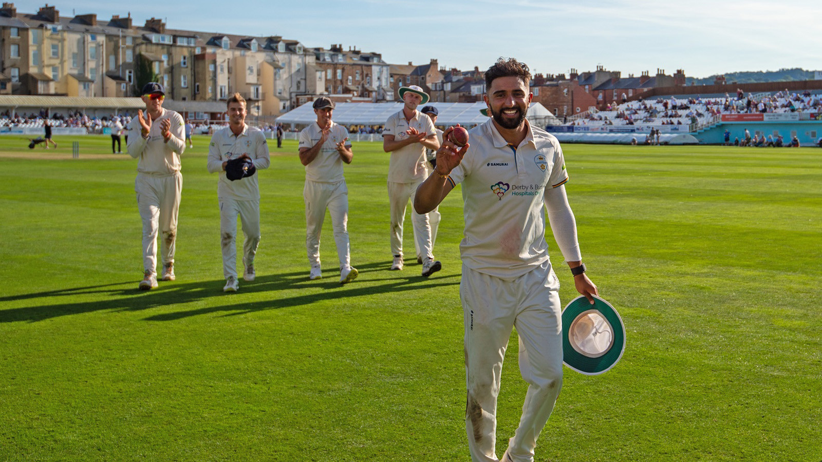 Dal claims five as Derbyshire look to build