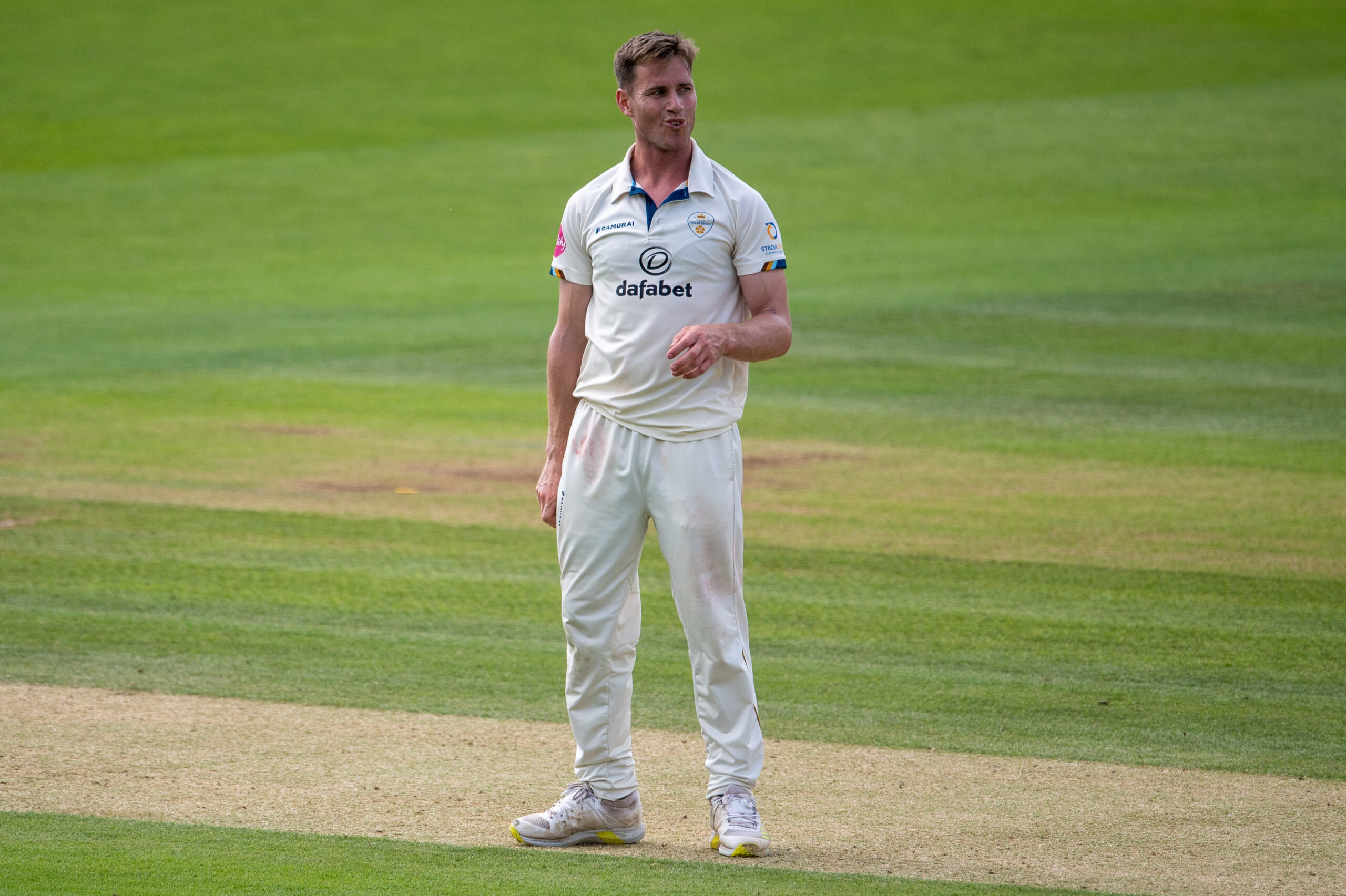 Thomson marathon spell earns four wickets