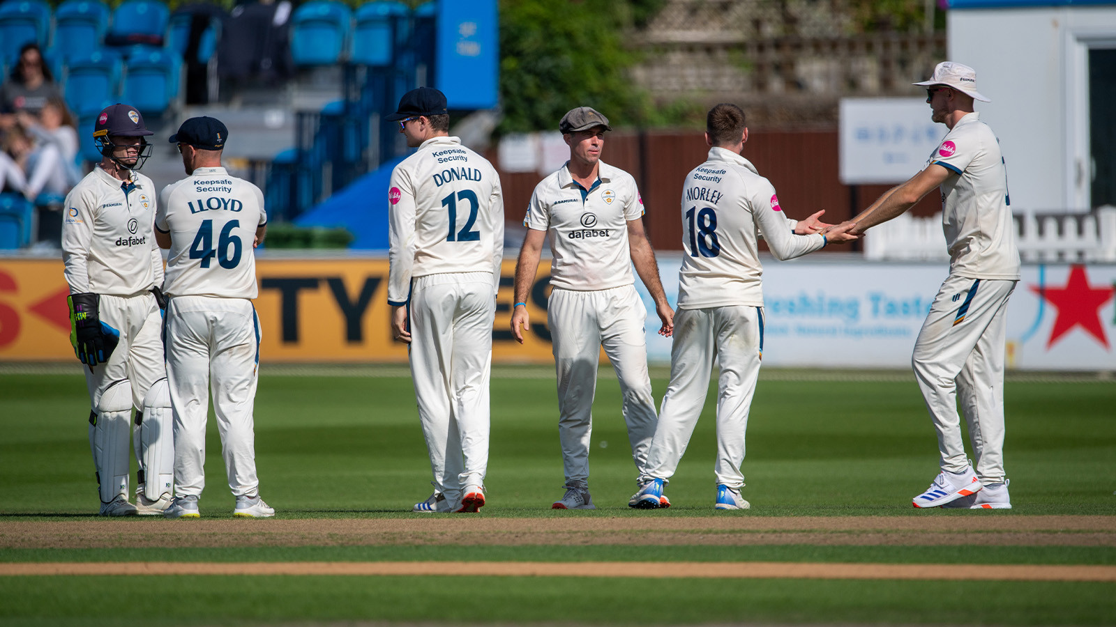REPORT &#038; QUOTES | Tough opening day at Hove for Derbyshire bowlers