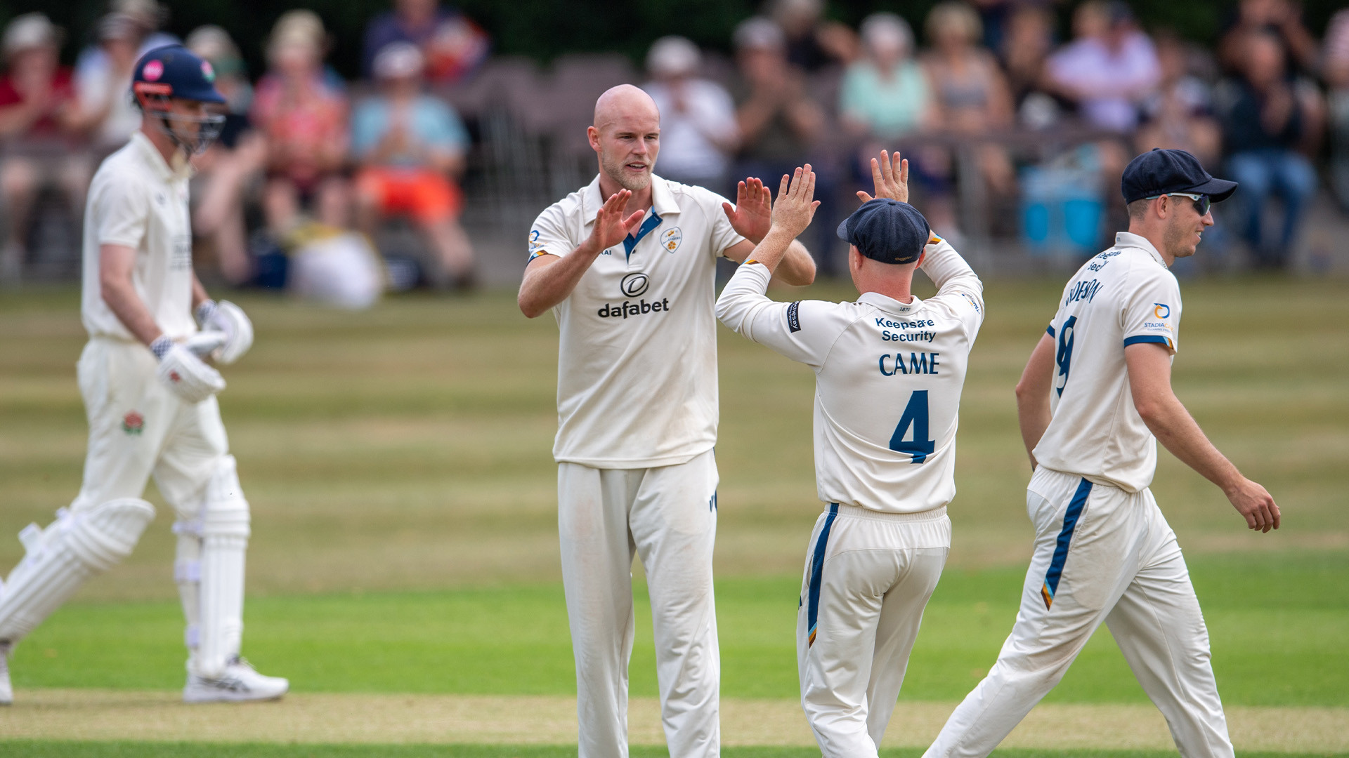 REPORT | Chappell takes four on Day One
