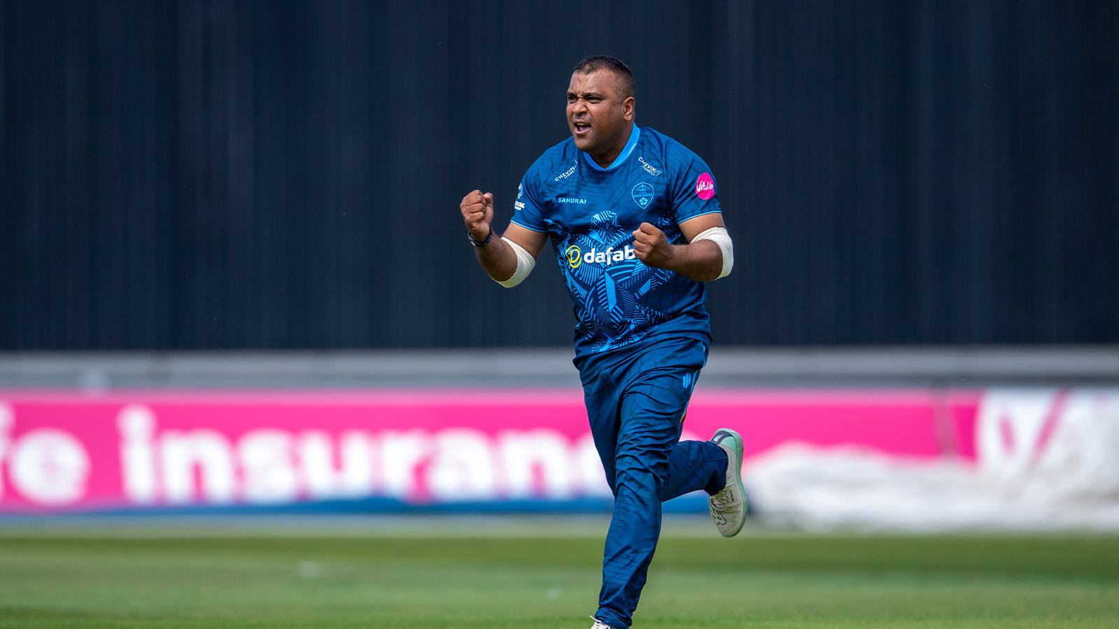 Owen Taylor to sponsor Lancashire Lightning fixture